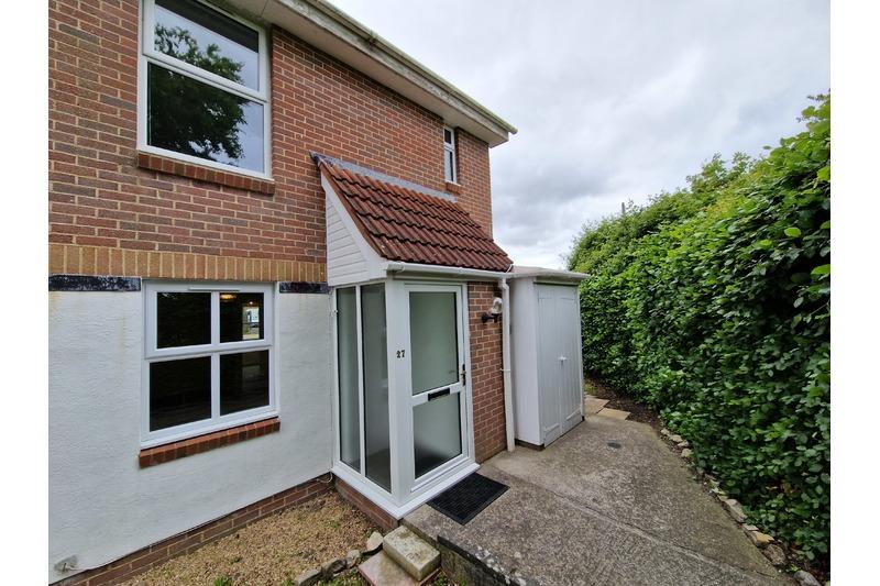 Carlton Drive, Bridgwater TA6 1 bed flat £795 pcm (£183 pw)