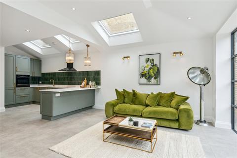 Flat A, 100 Ramsden Road, London, SW12 8RB
