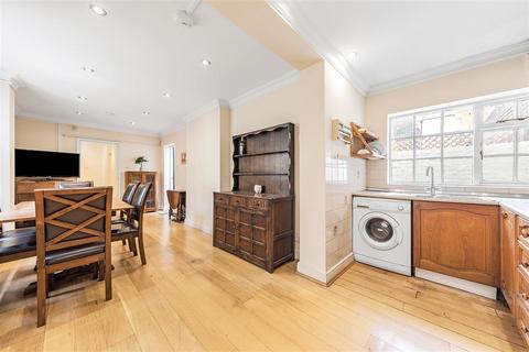 3 bedroom flat for sale, Gloucester Street, SW1V