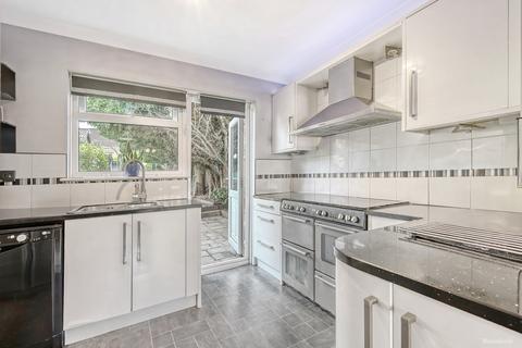 3 bedroom semi-detached house for sale, The Meadow Way, Billericay, CM11