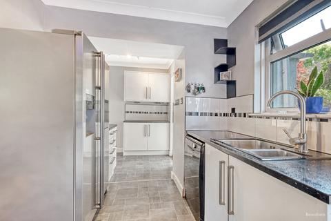 3 bedroom semi-detached house for sale, The Meadow Way, Billericay, CM11