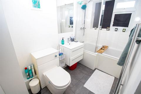 Flat 6, Yew Tree House, 258 Bills Lane, Shirley, Solihull, B90 2PP