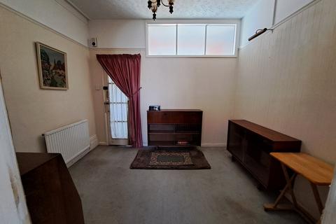 2 bedroom flat for sale, Hardwick Road, Lower Meads, Eastbourne BN21