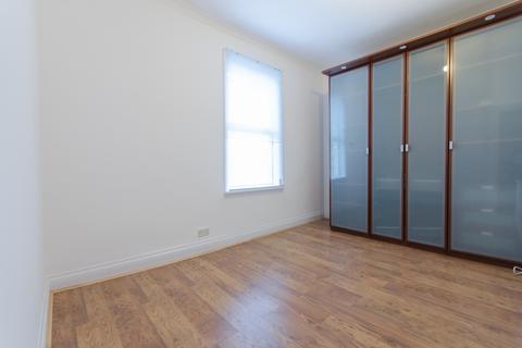 2 bedroom flat to rent, Fenwick Road Dulwich SE15