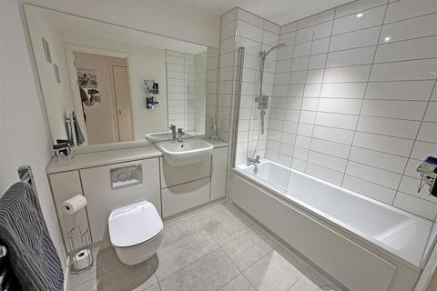 1 bedroom flat for sale, Smokehouse One Smiths Dock, Duke Street, North Shields, North Tyneside