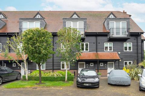 5 bedroom terraced house to rent, Tallow Road, Brentford, TW8