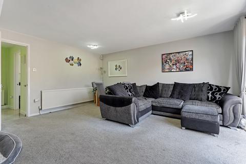 3 bedroom end of terrace house to rent, Hawkshead Way, Gunthorpe, Peterborough, PE4