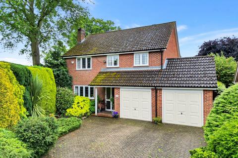 4 bedroom detached house for sale, Brackendale Way, Reading