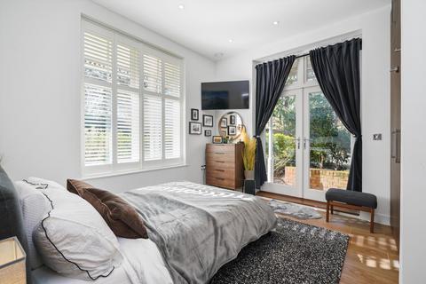2 bedroom flat to rent, Oatlands Chase, Weybridge, Surrey, KT13