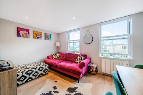 2 bedroom apartment to rent, Medfield Street Putney Heath SW15