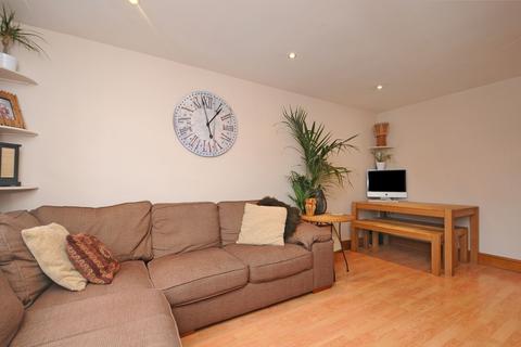 2 bedroom flat to rent, Upper Richmond Road Putney SW15