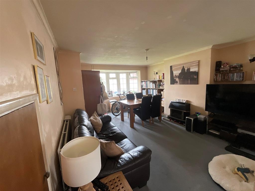 Lyndhurst Close, Crawley, West Sussex 3 bed terraced house for sale £