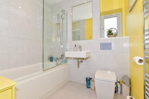 15 Higham Avenue, Snodland, ME6 5SY