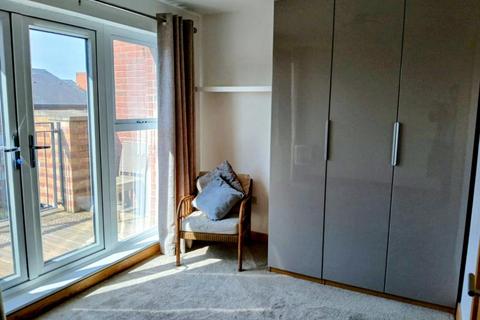 3 bedroom flat to rent, Langdon Road, Swansea, SA1 8RE