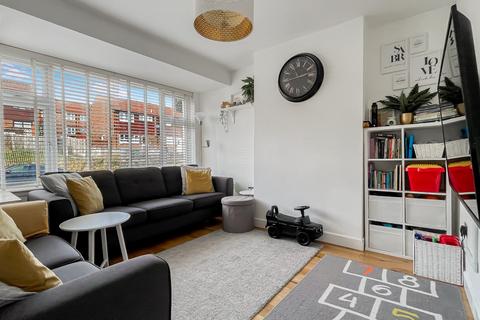 3 bedroom terraced house for sale, Garland Road, London