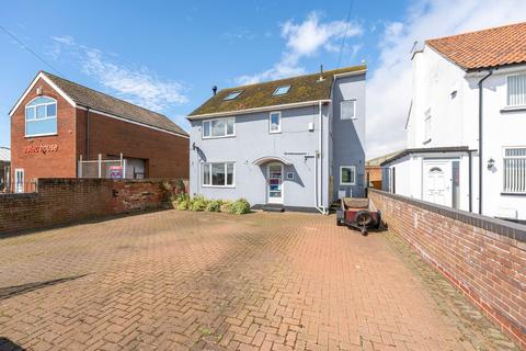 4 bedroom detached house for sale, Riverside Road, Gorleston