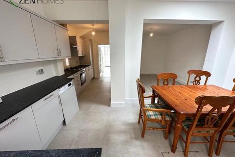 4 bedroom end of terrace house to rent, London E4