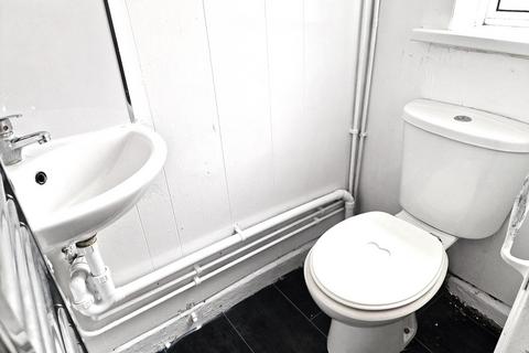 1 bedroom ground floor flat to rent, Shere Road, Gants Hill, IG2 6TQ