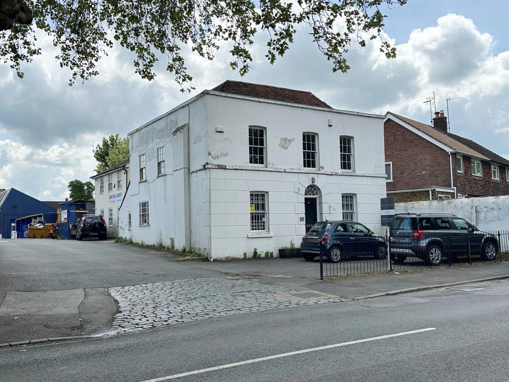 Dethatched property with off road parking