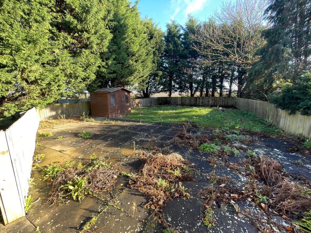 Enclosed garden to the front of the bungalow