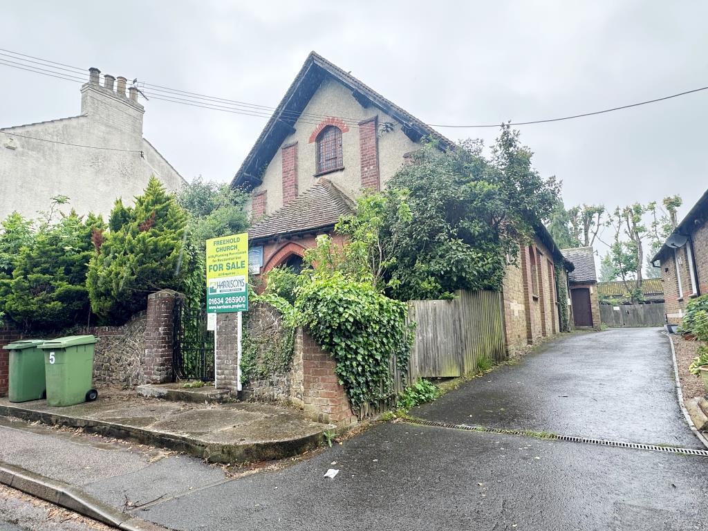 Detached Methodist chapel with shared drive to rea