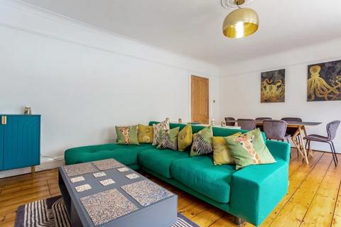 2 bedroom flat to rent, London, SW2