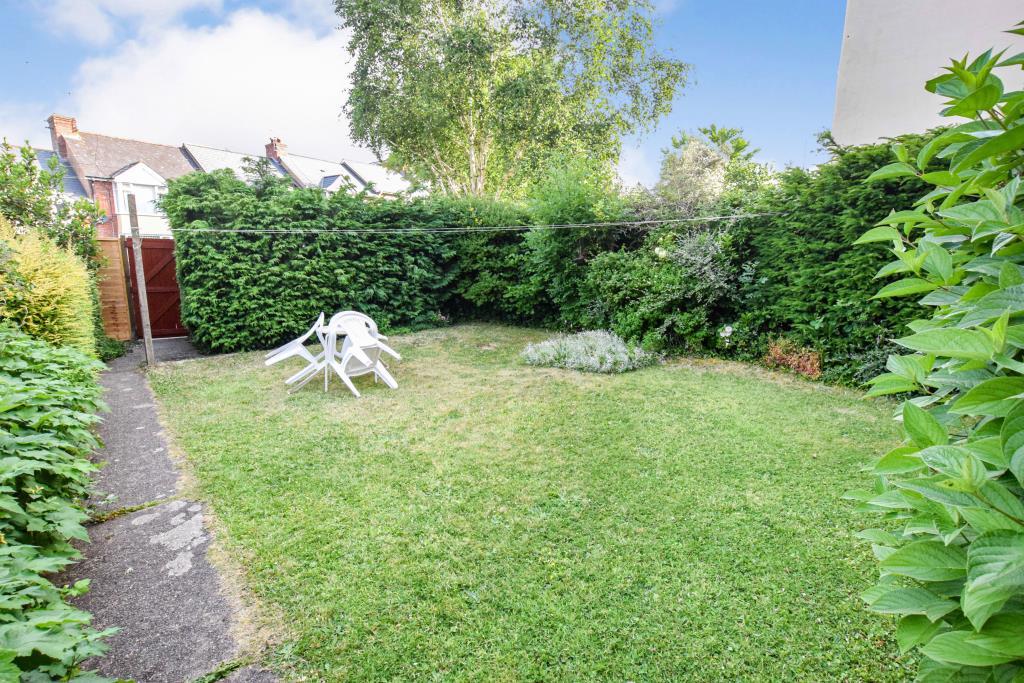 General view of the rear garden of 12 Clifton Hill