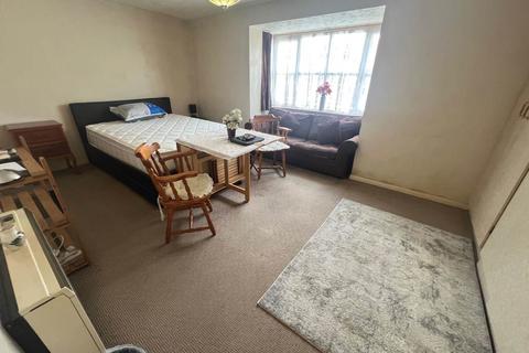 Studio for sale, Frobisher Road, Erith DA8