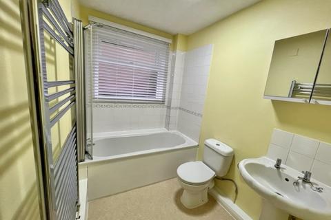 2 bedroom flat to rent, 7 Newbridge Court Newbridge Hill Louth LN11 0NQ