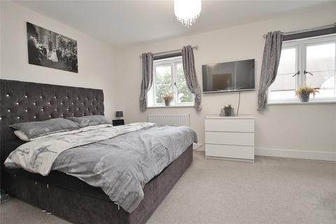 3 bedroom terraced house for sale, Noble Drive, Woking GU24