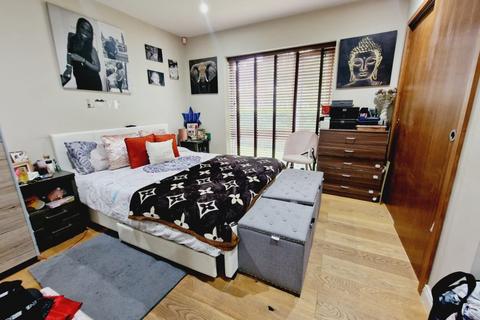 2 bedroom flat to rent, East Barnet Road, Barnet