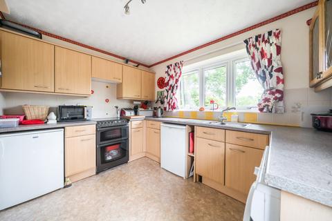 2 bedroom bungalow for sale, Fox Road, Haslemere, Surrey, GU27