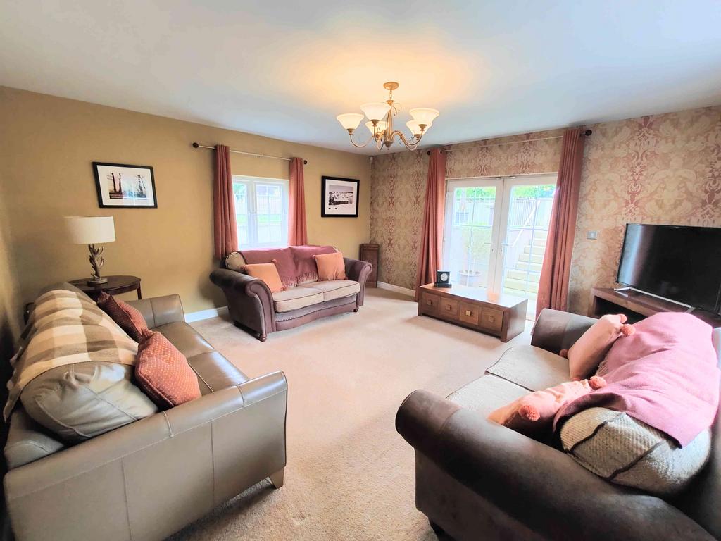 Denholme Gate Road, Northowram HX3 2 bed detached house for sale £475,000