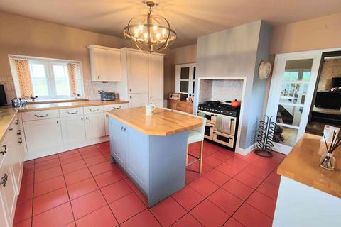 2 bedroom detached house for sale, Denholme Gate Road, Northowram HX3