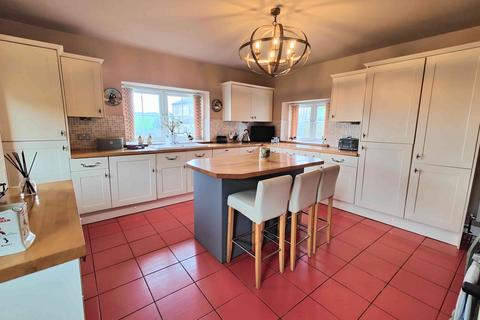 2 bedroom detached house for sale, Denholme Gate Road, Northowram HX3