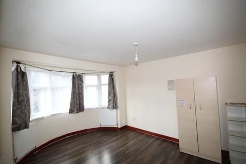 3 bedroom flat to rent, Kathleen Avenue, Wembley HA0