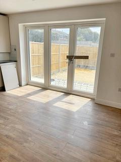 4 bedroom end of terrace house to rent, Fleetside, West Molesey KT8