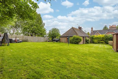 2 bedroom detached bungalow for sale, East Street, Crawley RH10