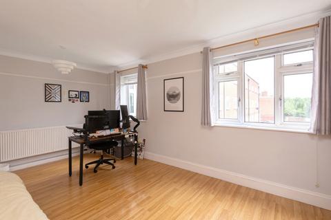 3 bedroom apartment for sale, London SW13
