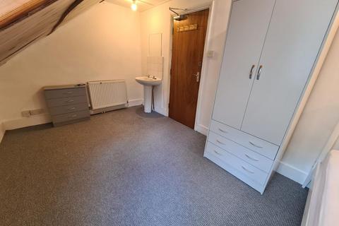 Studio to rent, Walpole Road, Boscombe