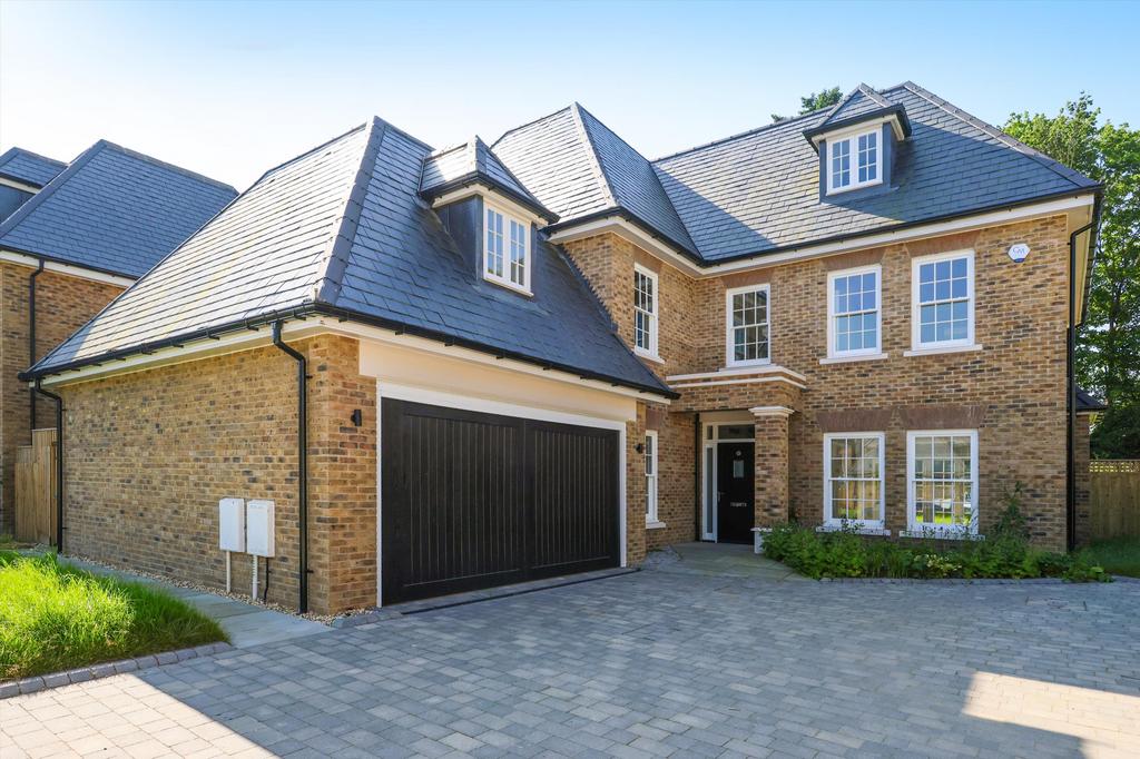 Broadoaks Park Road, West Byfleet... 6 bed detached house £7,500 pcm