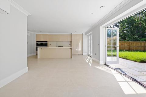6 bedroom detached house to rent, Broadoaks Park Road, West Byfleet, Surrey, KT14