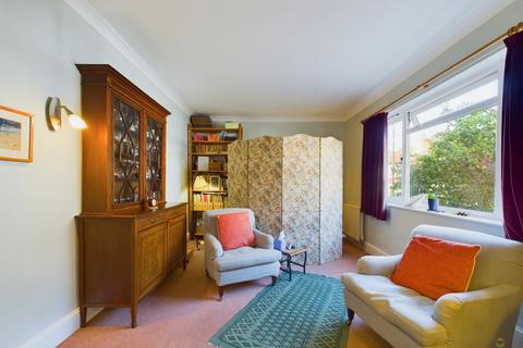 3 bedroom end of terrace house for sale, Roydene Road, London, SE18