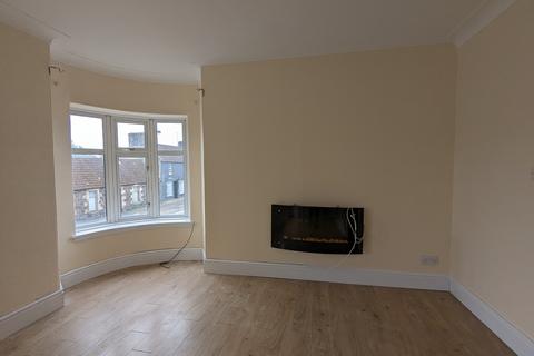 3 bedroom flat to rent, High Street, Glenrothes KY6