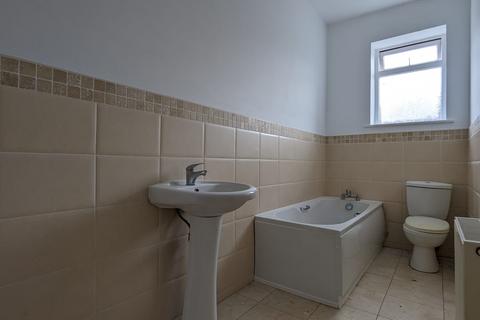 581 Chamber Road, Oldham, OL8 4NZ