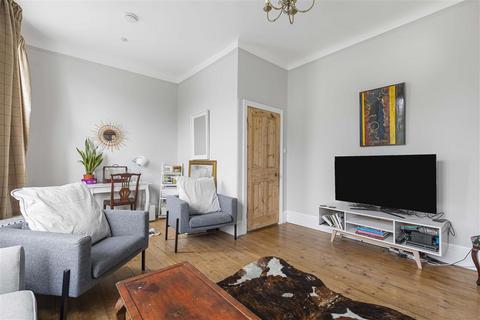 3 bedroom maisonette for sale, Endlesham Road, SW12