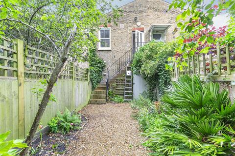 3 bedroom maisonette for sale, Endlesham Road, SW12