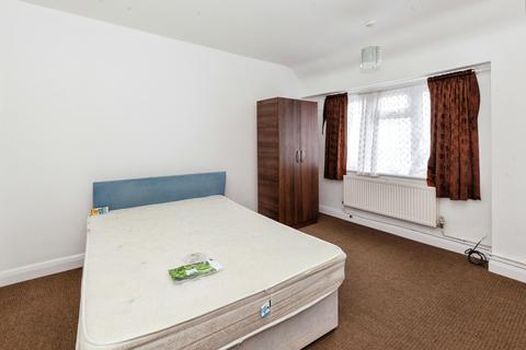 2 bedroom maisonette for sale, Ashwood Avenue, Uxbridge UB8