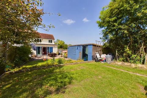 2 bedroom end of terrace house for sale, Kingsley Road, Silverstone, NN12