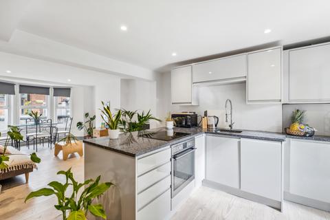 2 bedroom apartment for sale, Trinity Road, London, SW17
